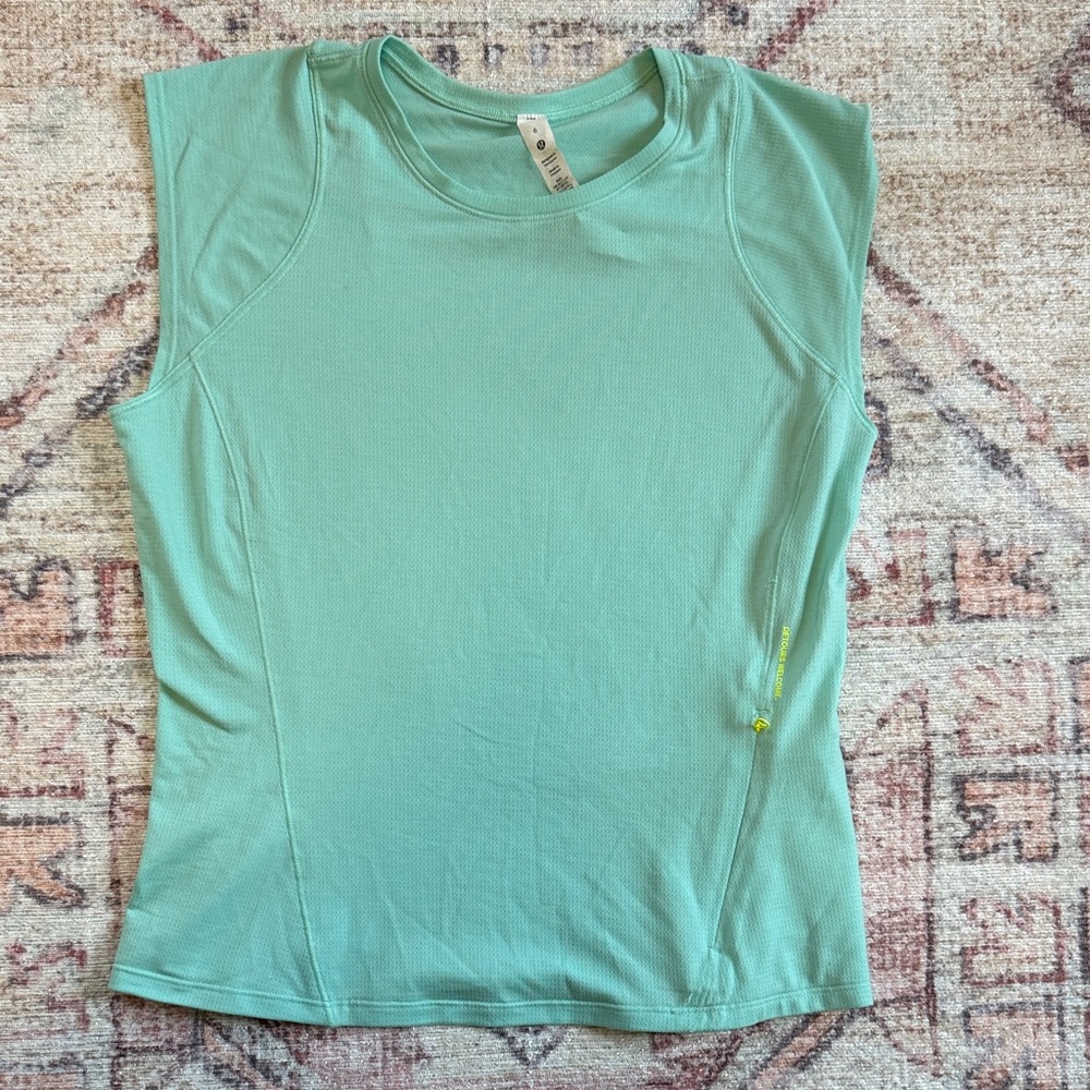 Lululemon Athletica detours welcome size 6 tank